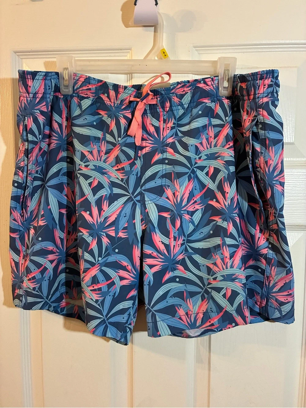 Southern tide mens tropical blooms printed swim shorts